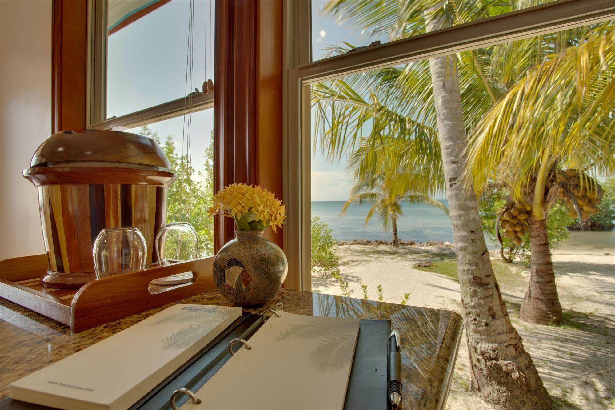 Hatchet Caye Island Resort (Adults Only) Placencia Bagian luar foto