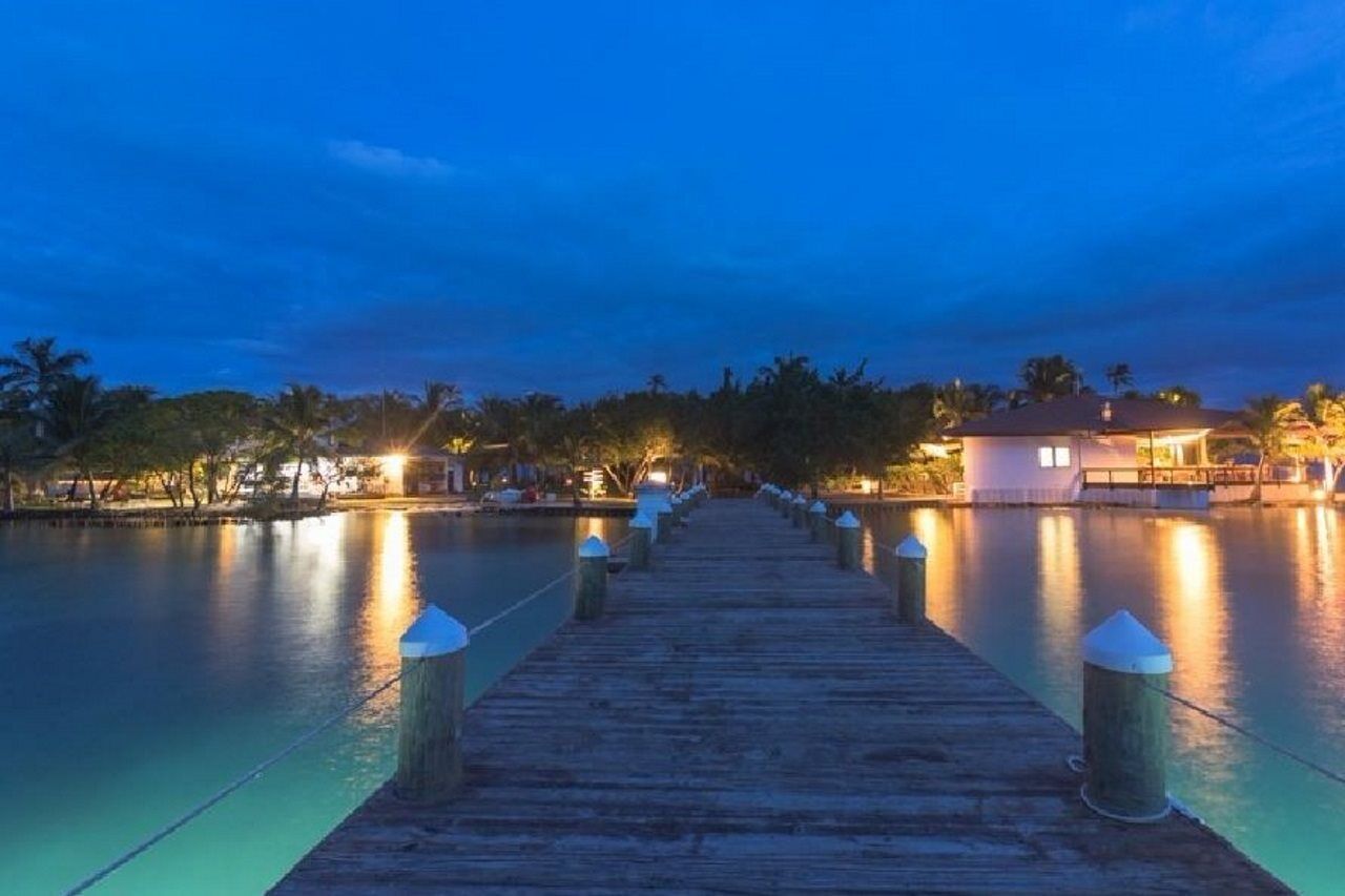 Hatchet Caye Island Resort (Adults Only) Placencia Bagian luar foto